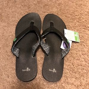 Sanuk yoga flip flops